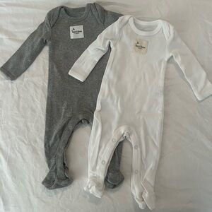 Burt’s Bees preemie gray & white footie jumpsuit
*tiny untreated spot on white*